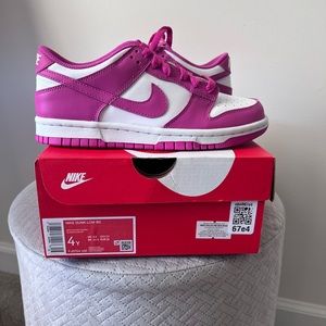Size 4 big kids (5.5 women) Pink Low Nike Dunk GREAT CONDITION!!!